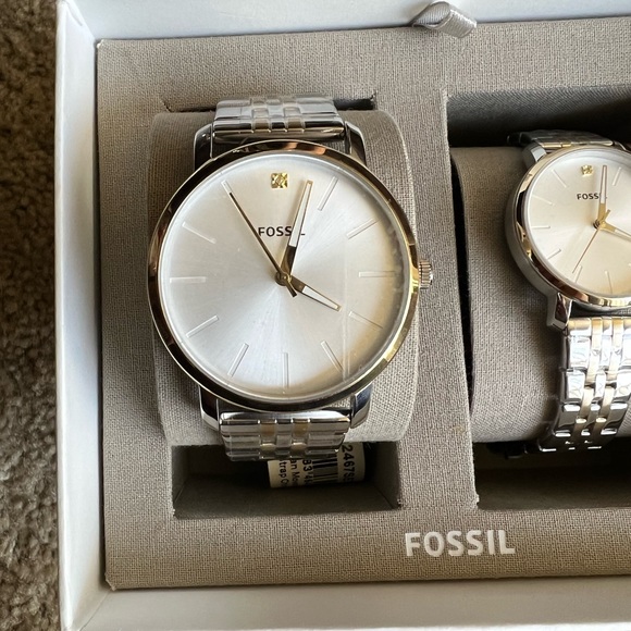 Fossil His and Her Watch Set - Picture 4 of 6